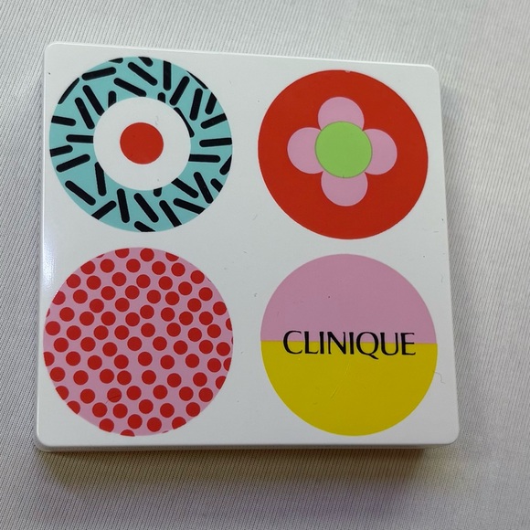 Clinique Eyeshadow Duo and Blush Palette with Mirror - Picture 2 of 4